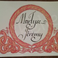 prénoms calligraphiés à la plume d'oie sur une enluminure